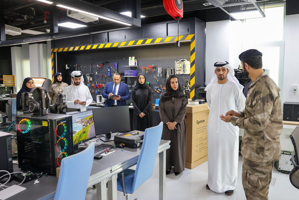 وفد من "هيئة دبي الرقمية" يزور شرطة أبوظبي