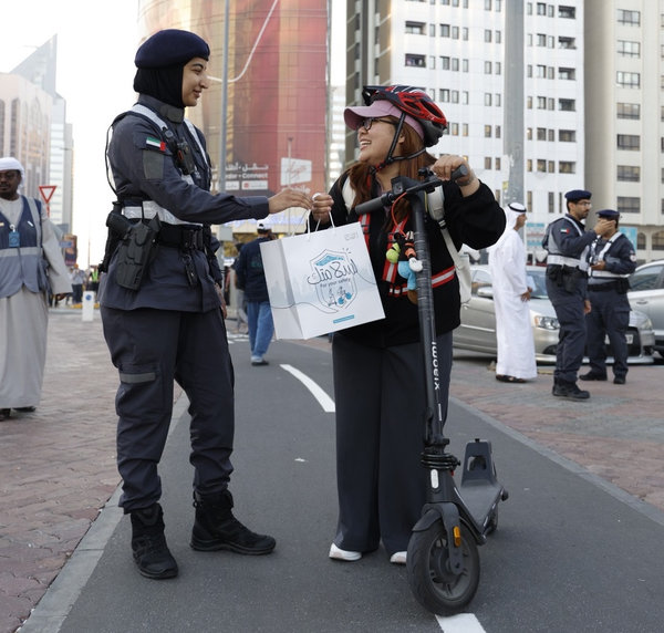شرطة أبوظبي تنفذ حملة توعوية لمستخدمي الدراجات الكهربائية_result