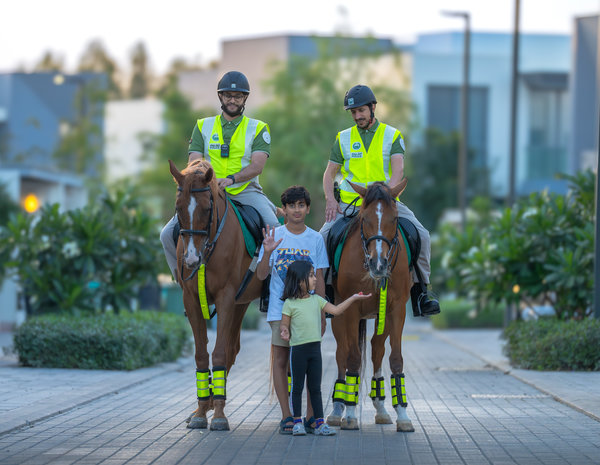 379 دورية خيالة.. كيف عززت شرطة دبي الأمن
