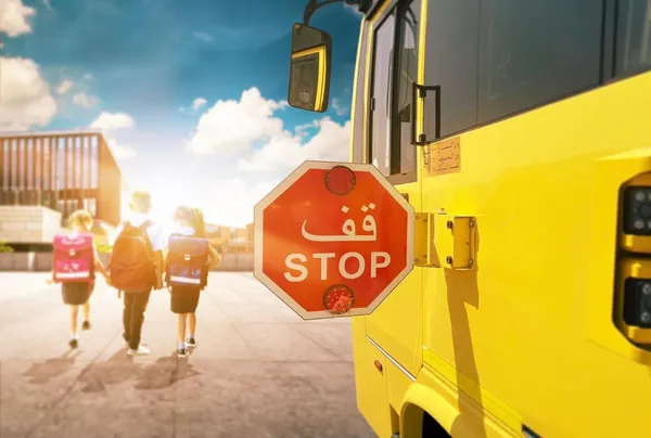 جنب الانشغال أثناء القيادة قرب المدارس 1