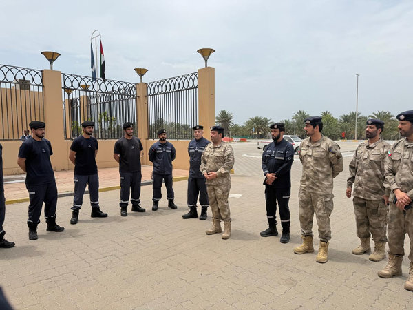 مدير مديرية شرطة منطقة الظفرة يزور مركز شرطة دلما_result