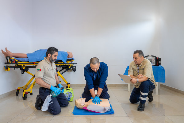 هيئة أبوظبي للدفاع المدني تحصل من جمعية القلب الأمريكية على اعتماد لبرنامجها